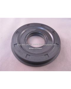 09283-25048 GT550 Crankshaft seal L