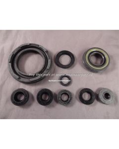 Yamaha RD350 Air-cooled Complete Engine Oil Seal Set.